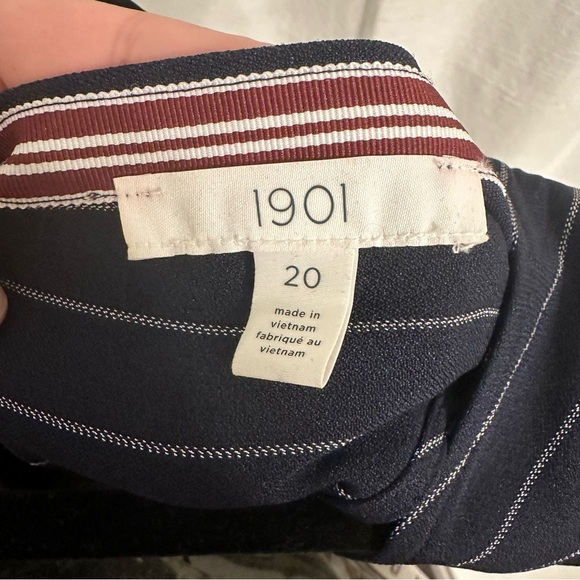 1901 Tie Back Navy Pinstripe Cropped Jumpsuit elastic waist tie back plus sz 20 - Picture 6 of 6